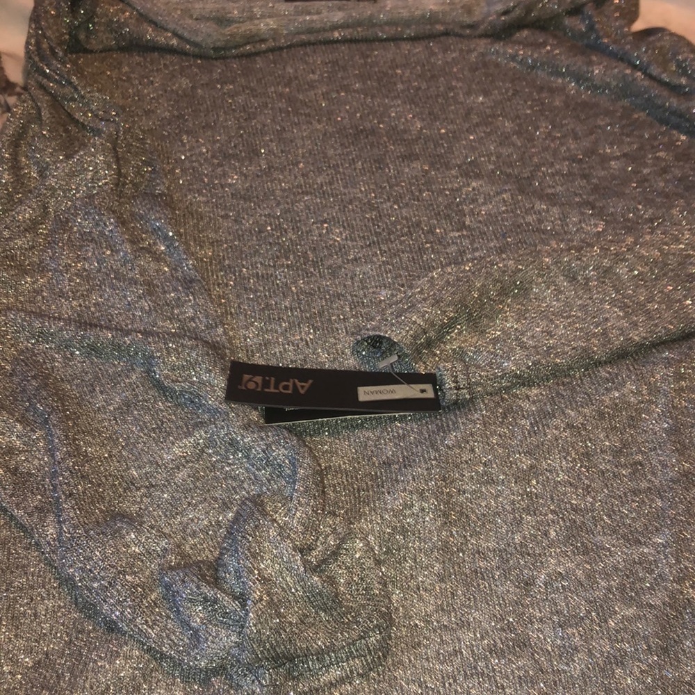 blouse - Picture 2 of 2